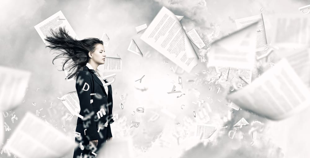 Sociale angst bij meiden Angst-sociale-angst-overwinnen-Young,Businesswoman,With,Closed,Eyes,And,Wind,Blowing,In,Her